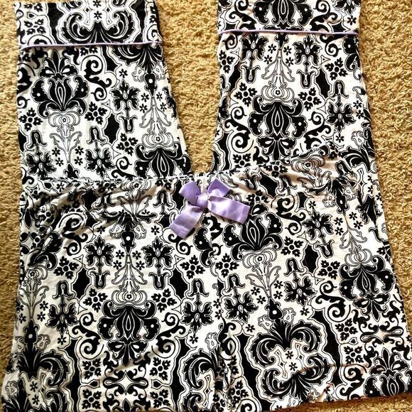 Soma NWOT pj bottoms w/ lavender satin piping and drawstring bow & pockets!! - Picture 2 of 9
